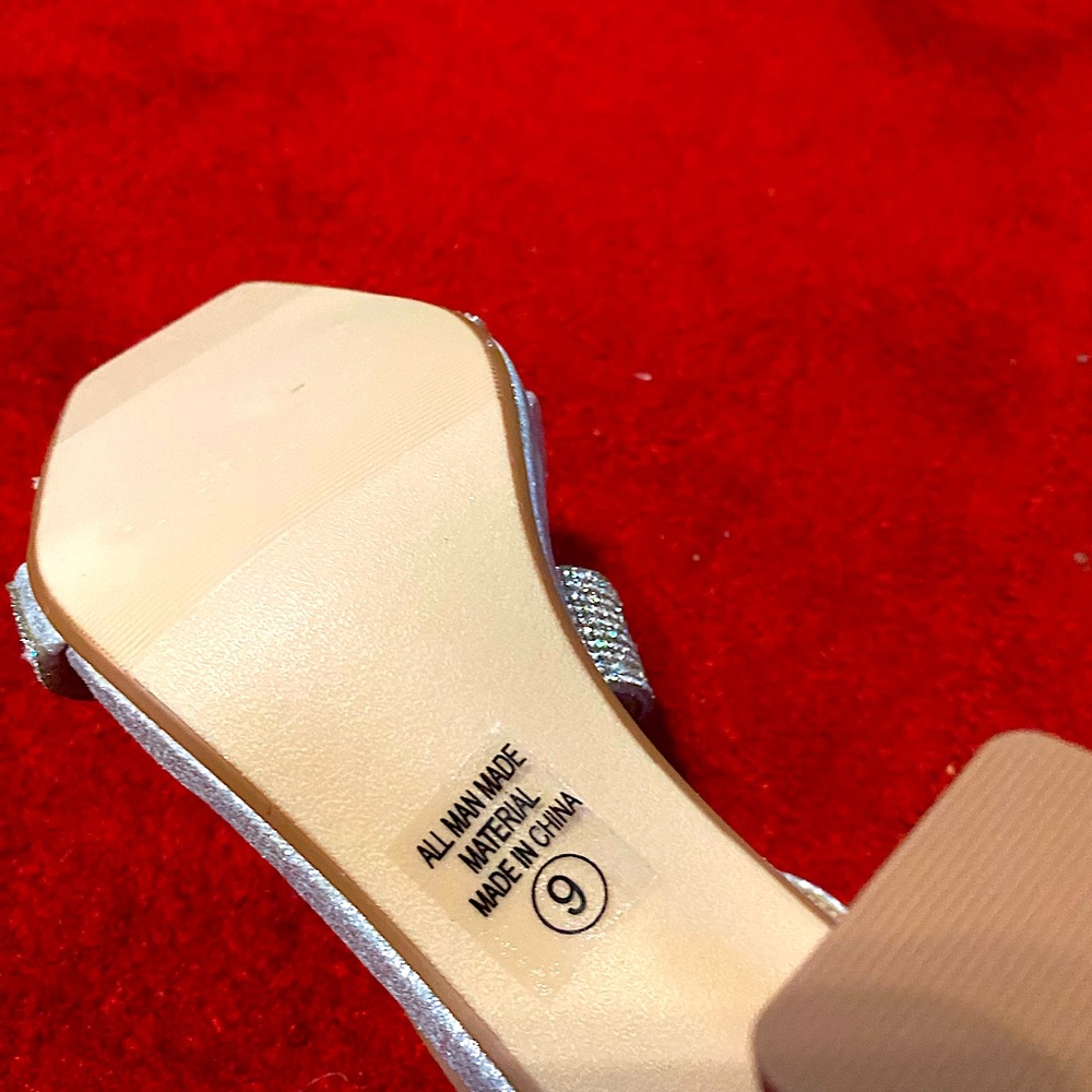 ❤️D brand. Silver. Size 9 sandals. - Picture 6 of 8